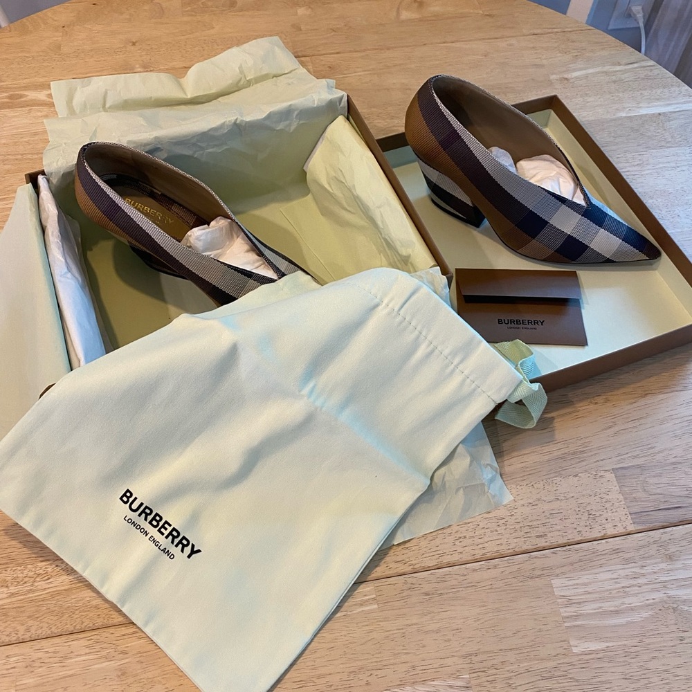 Burberry pumps! Size 38.5 authentic
